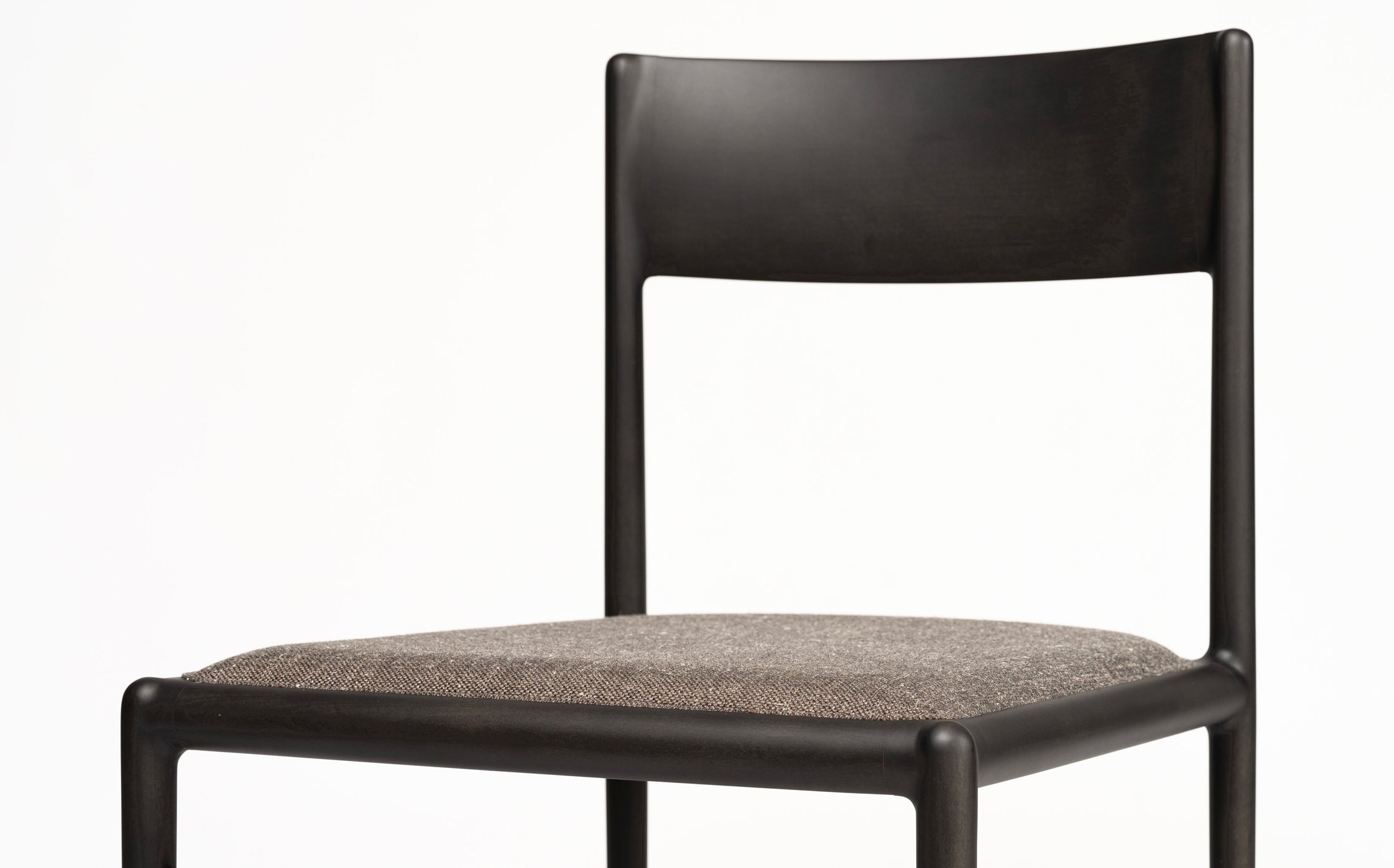 a chair on the vertical axis - sidechair - Charcoal grey