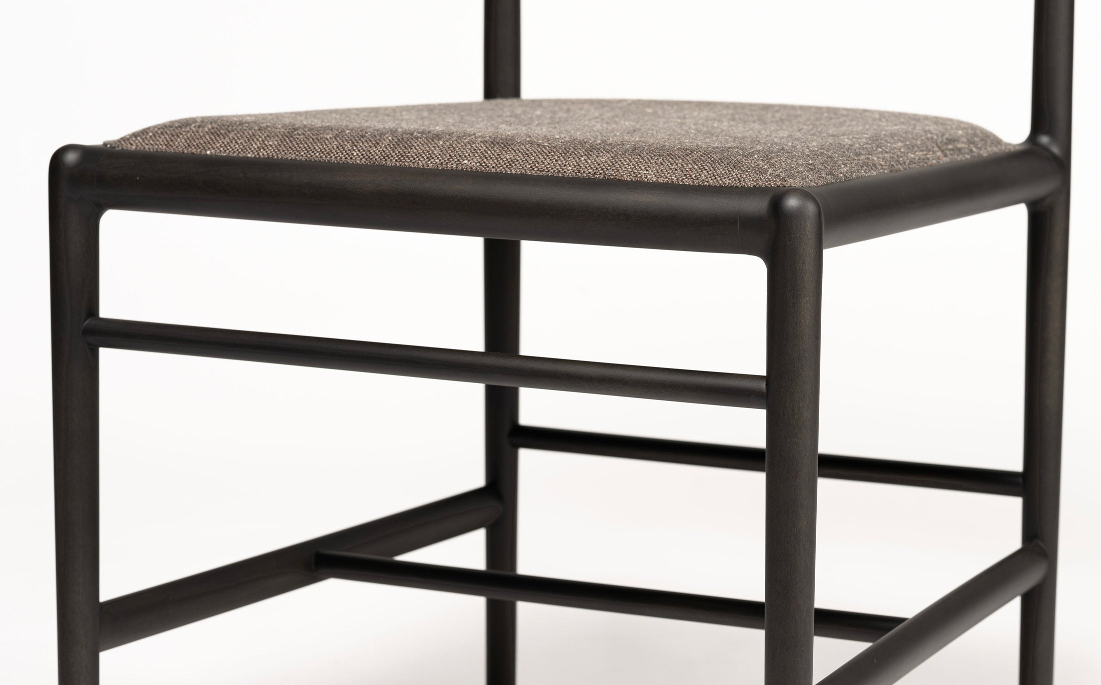 a chair on the vertical axis - sidechair - Charcoal grey