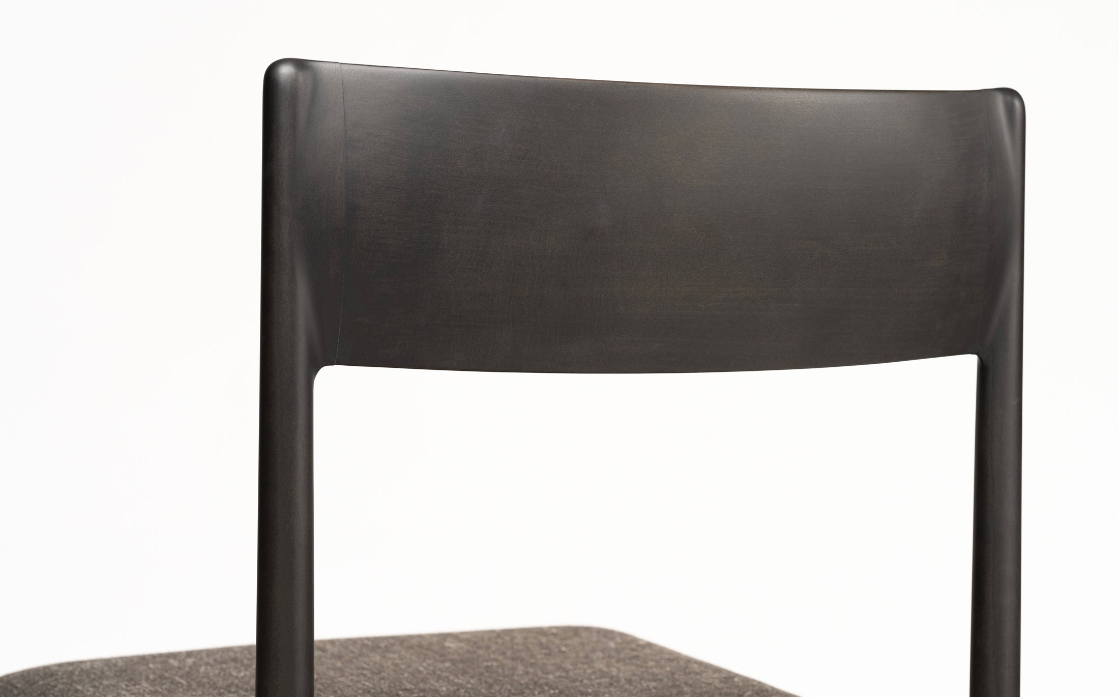 a chair on the vertical axis - sidechair - Charcoal grey