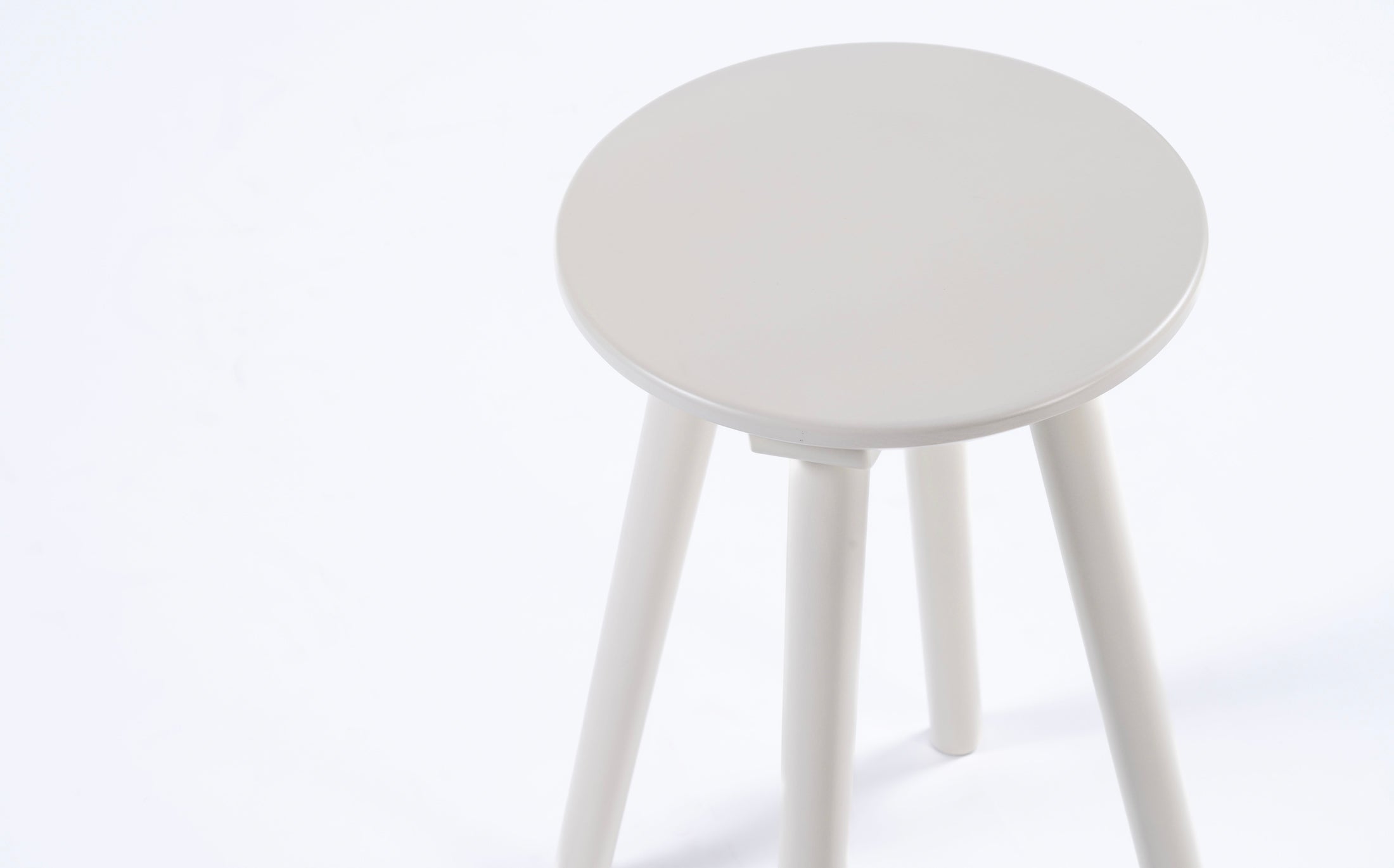 Dorf stool -Beech White