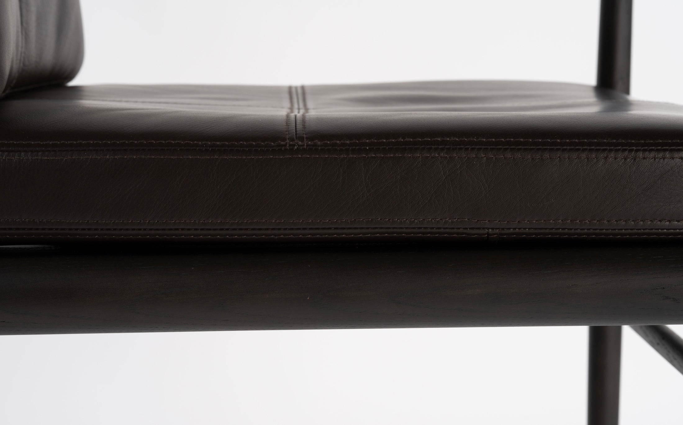 The sensitive comfortable armchair - Charcoal grey