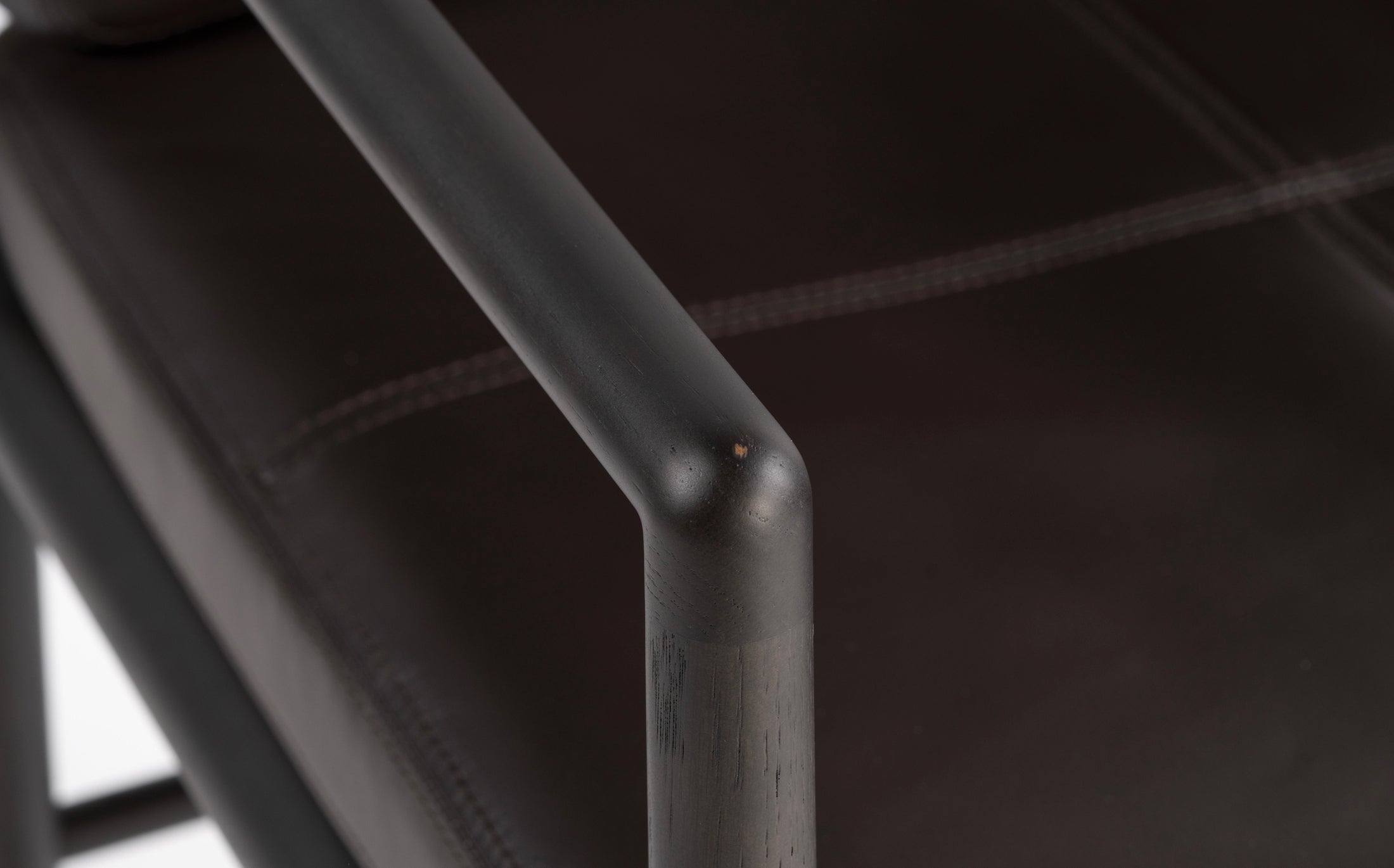 The sensitive comfortable armchair - Charcoal grey