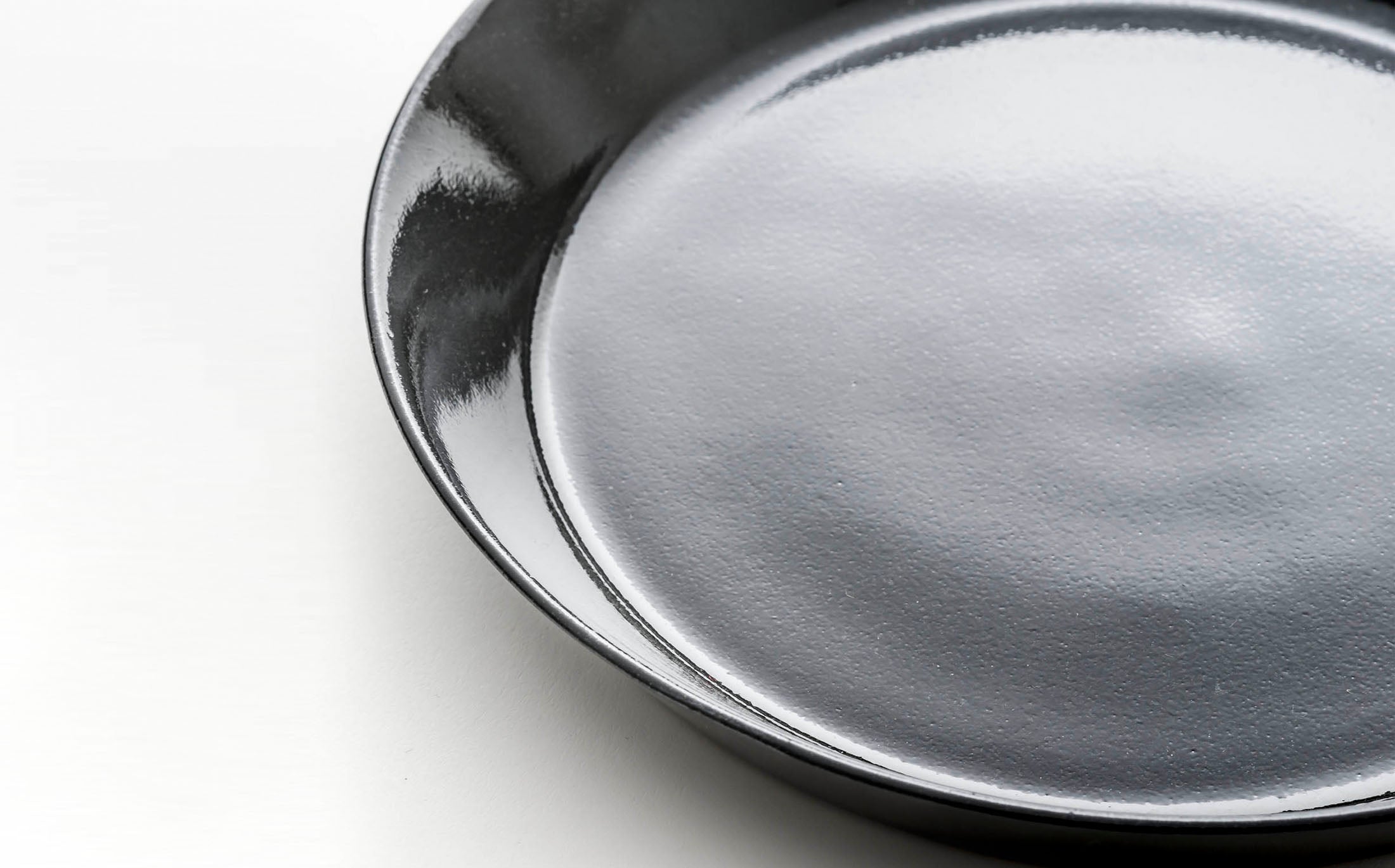 Hikari - Ceramic Black Zaffer - Round Plate