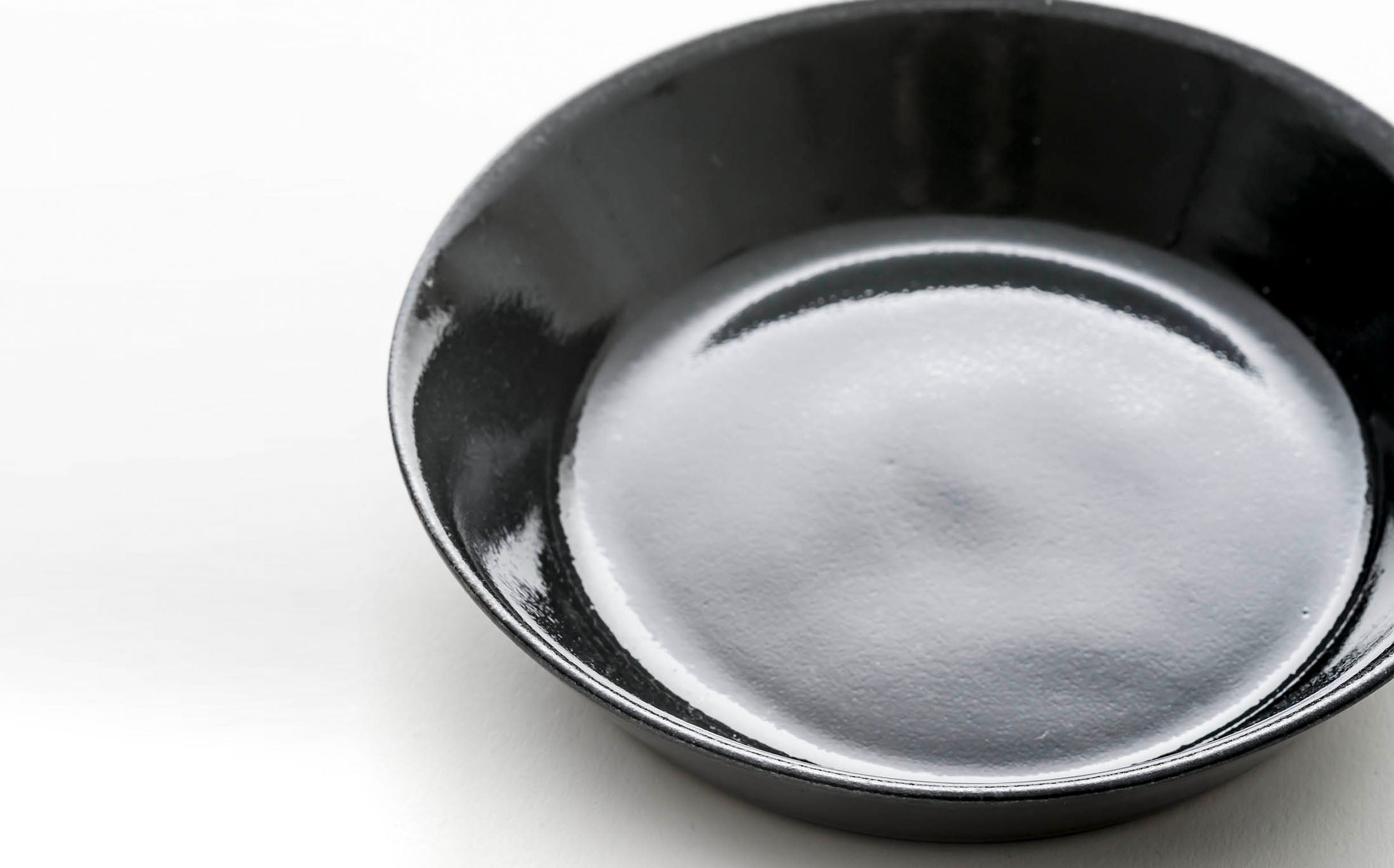 Hikari - Ceramic Black Zaffer - Round Plate