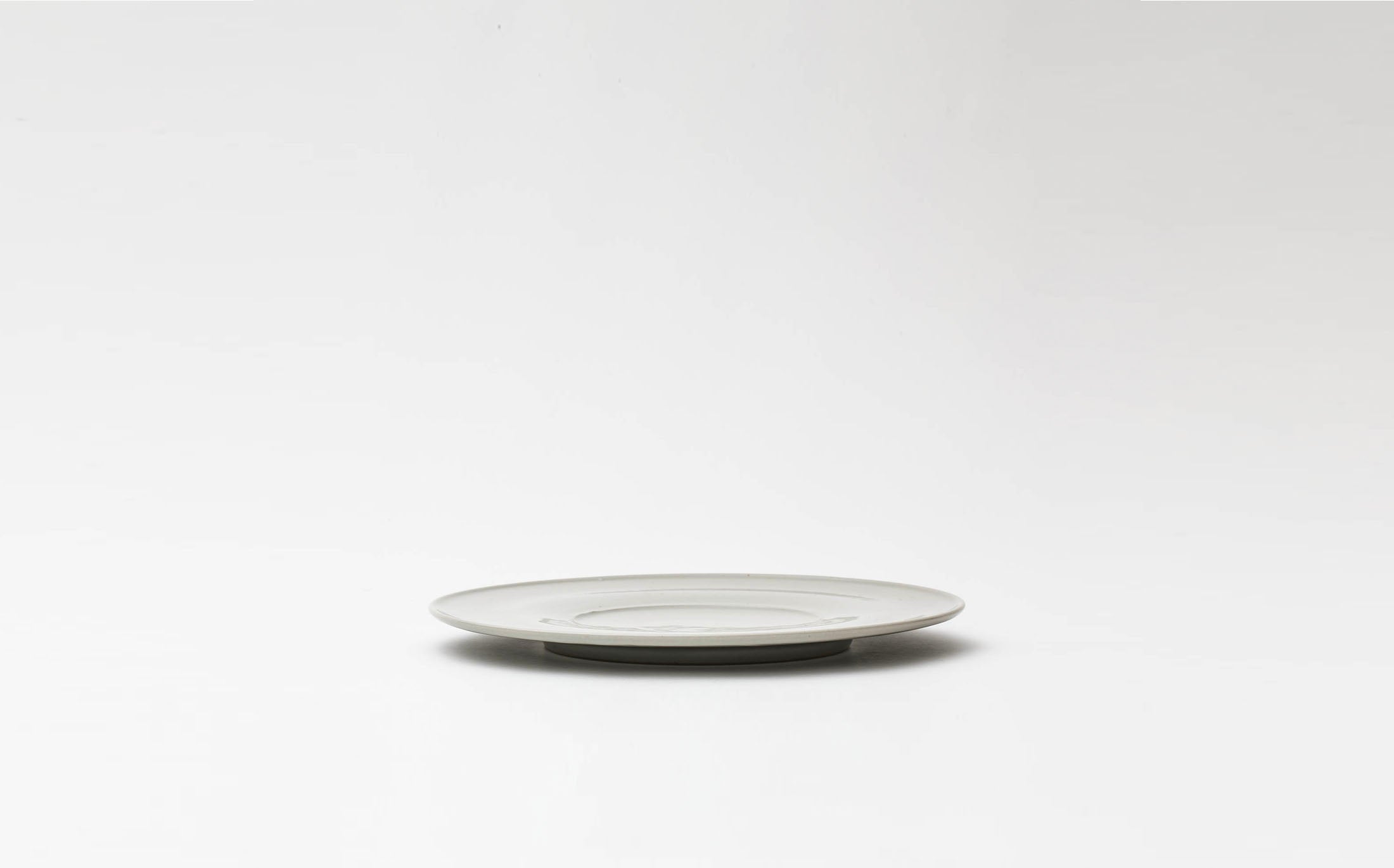Miyuki Koizumi - Ceramic White - Rim Plate M