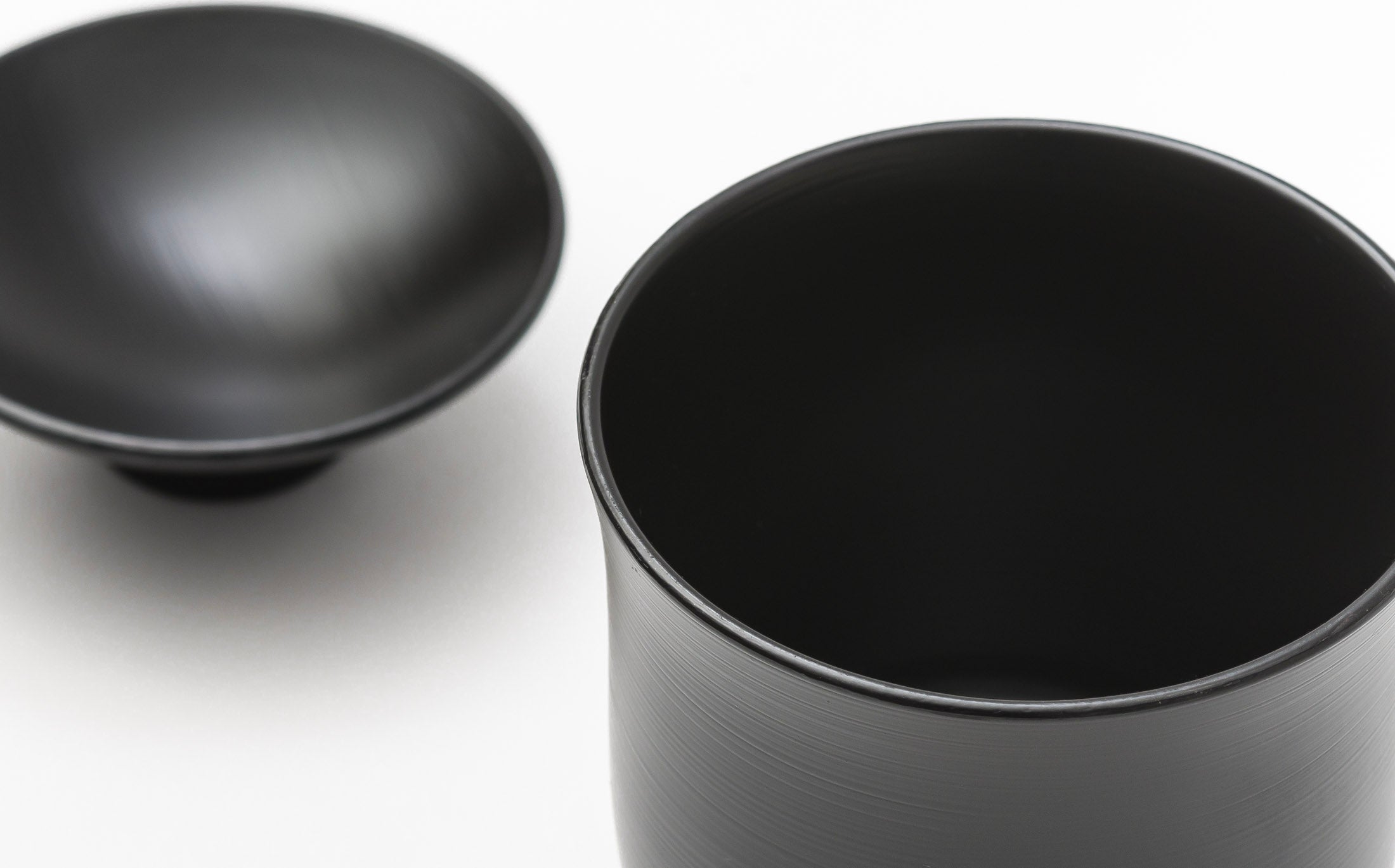 Tsubaki - Japanese Lacquer Brush Mark Black - Bowl with Lid Tall
