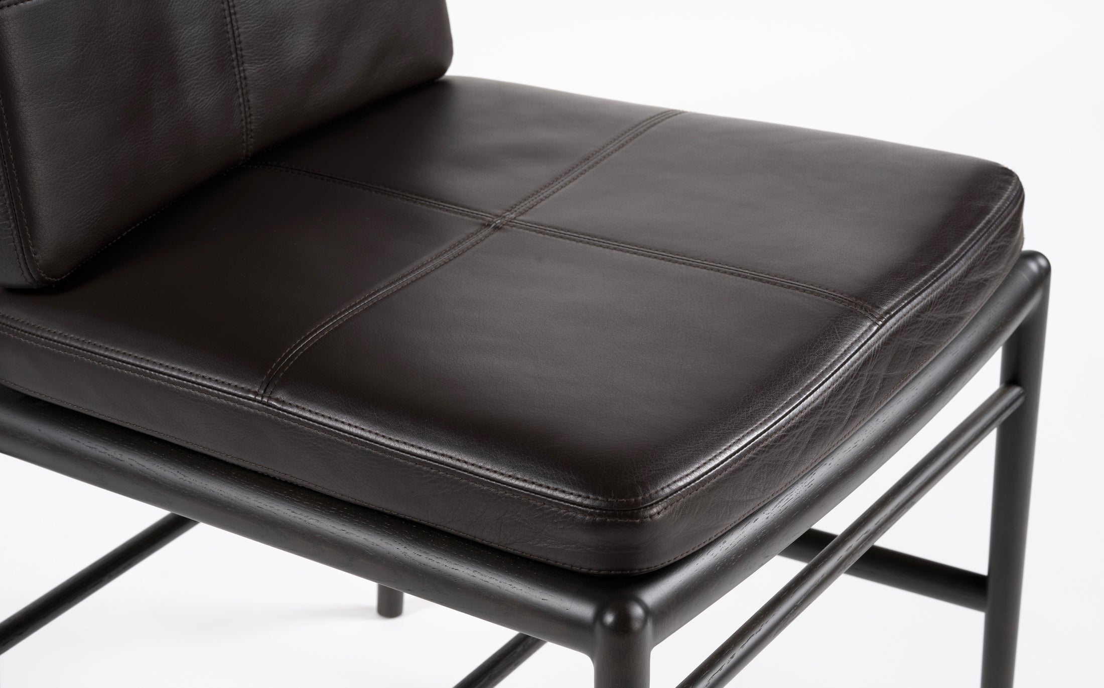 The sensitive comfortable side chair - Charcoal grey