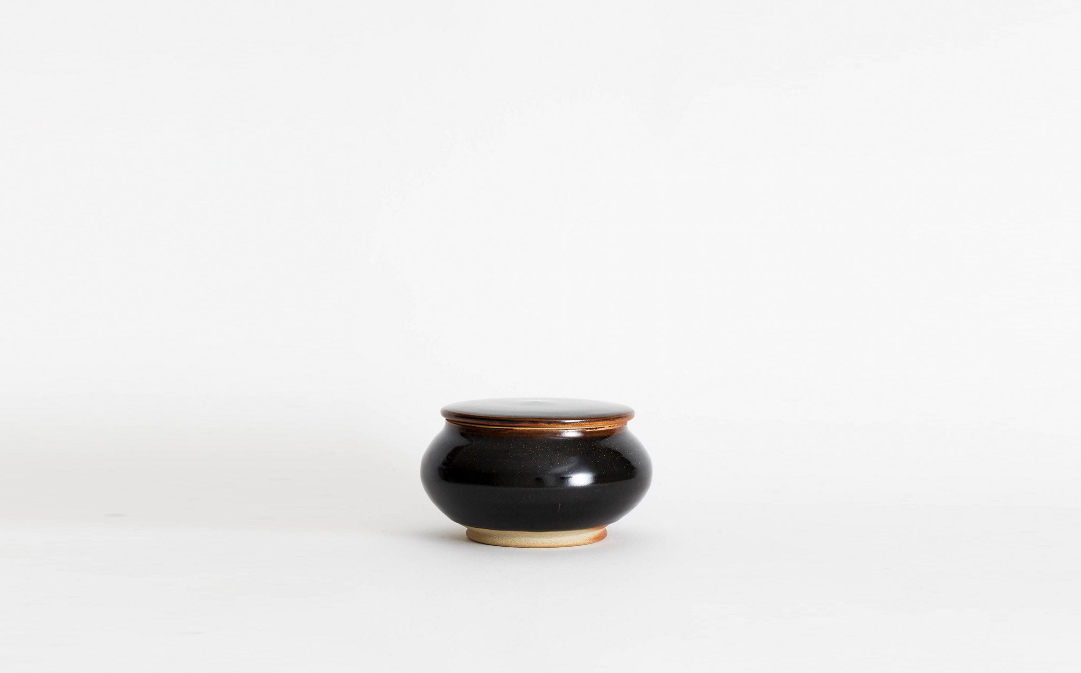 Iwami - Ceramic Black - Flat Pot with Lid size3