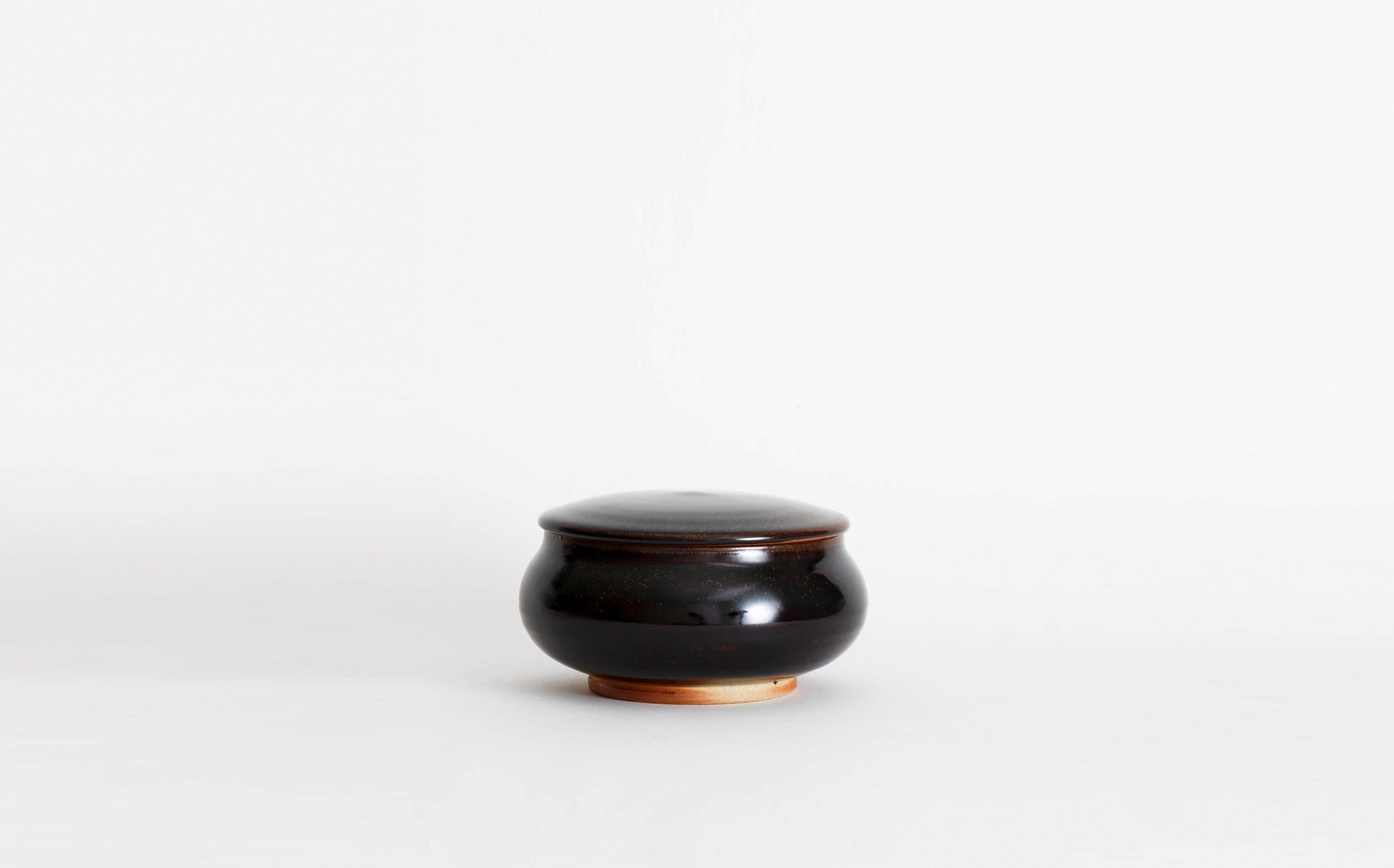 Iwami - Ceramic Black - Flat Pot with Lid size4