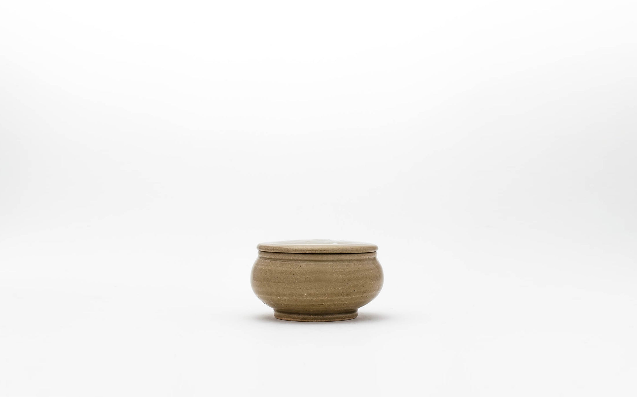 Iwami - Ceramic Green - Flat Pot with Lid size3