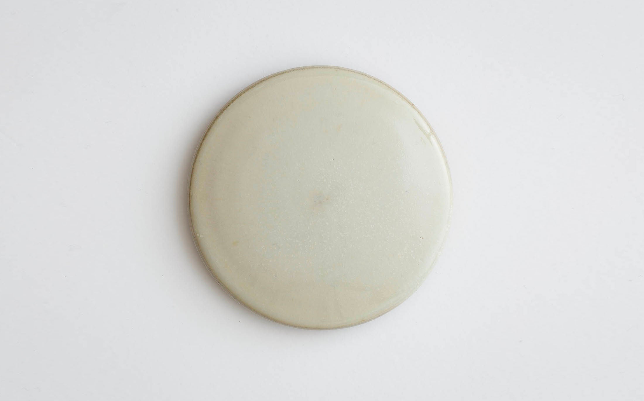 Iwami - Ceramic White - Flat Pot with Lid