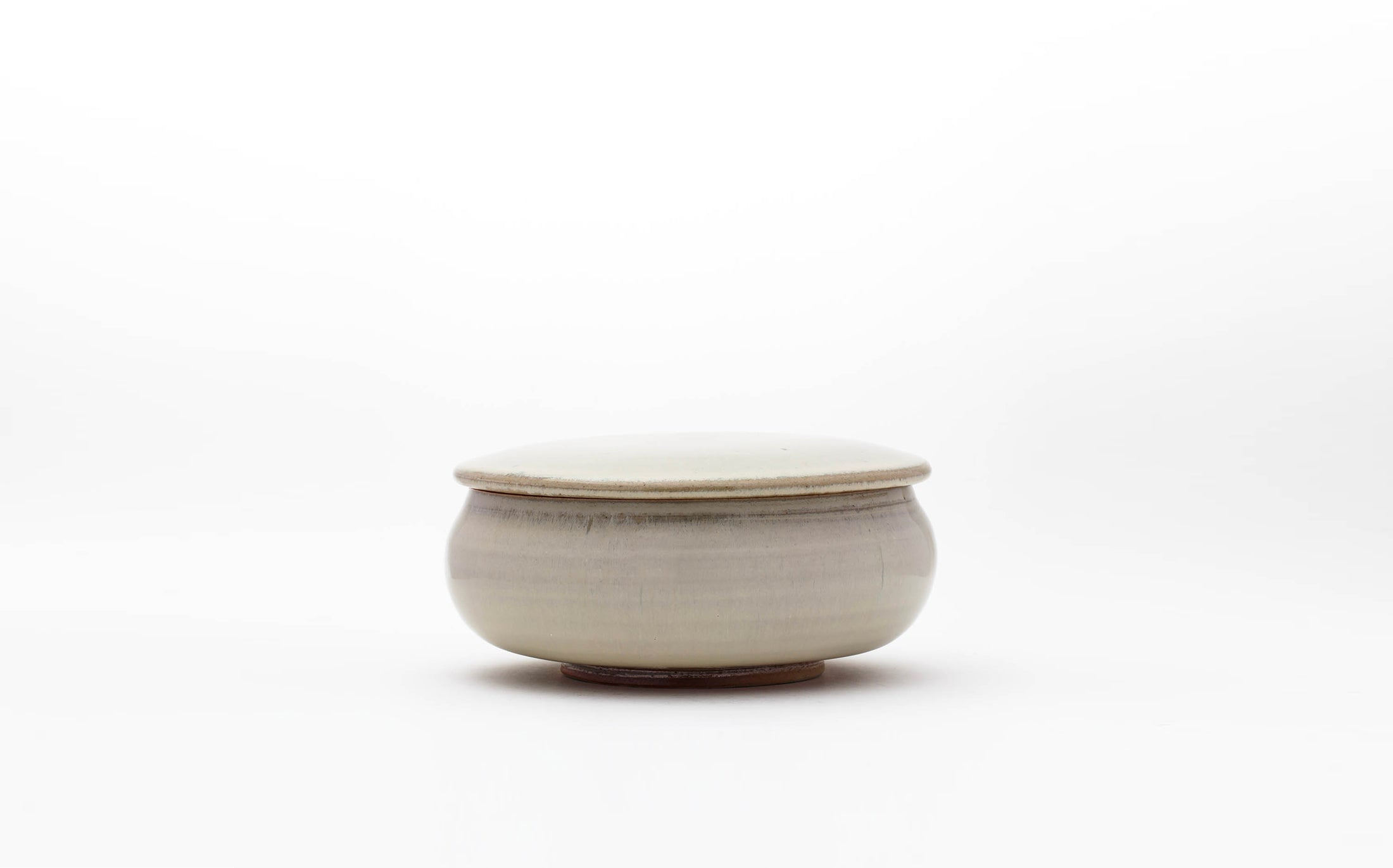 Iwami - Ceramic White - Flat Pot with Lid size6