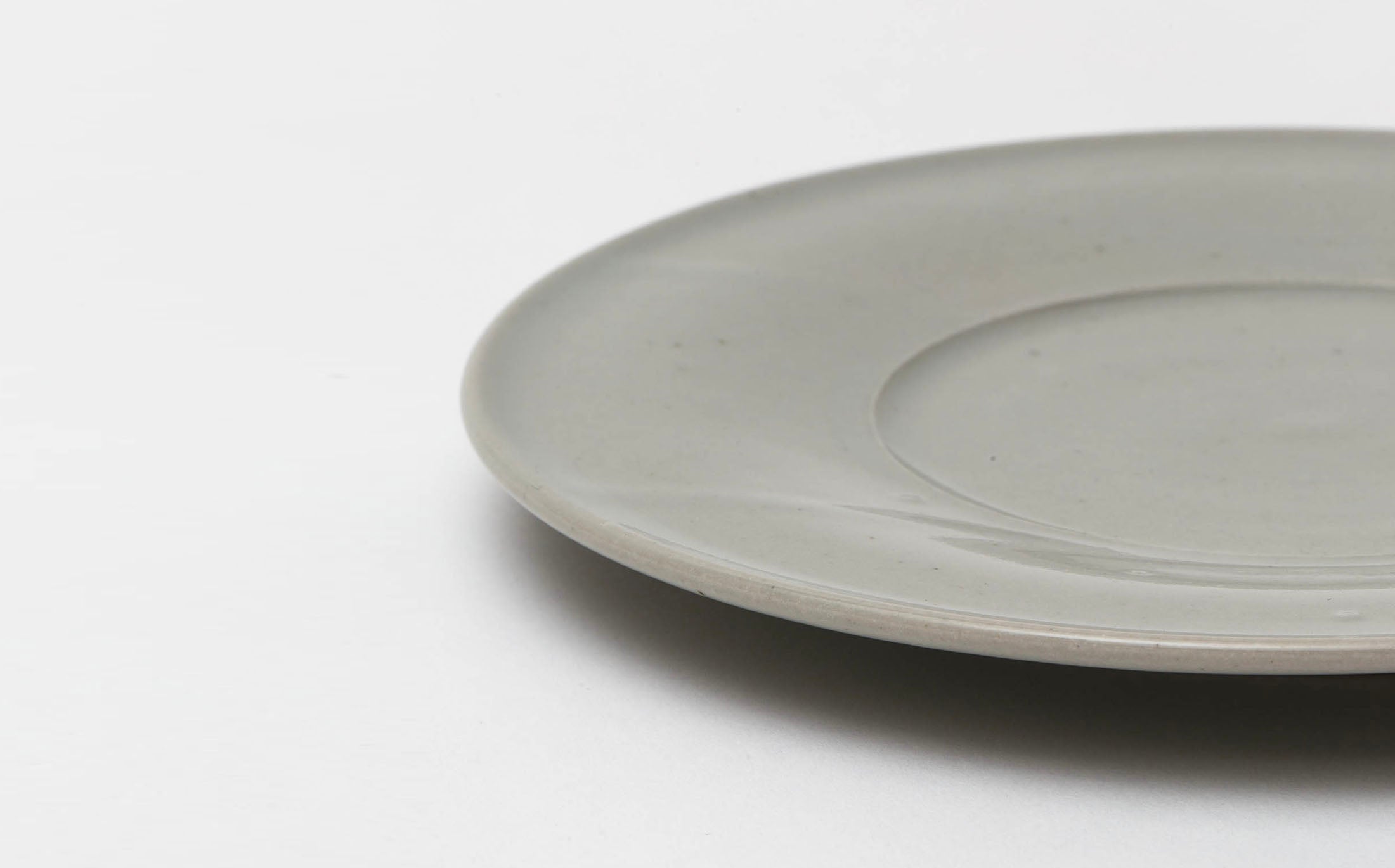 Miyuki Koizumi - Ceramic White - Rim Plate