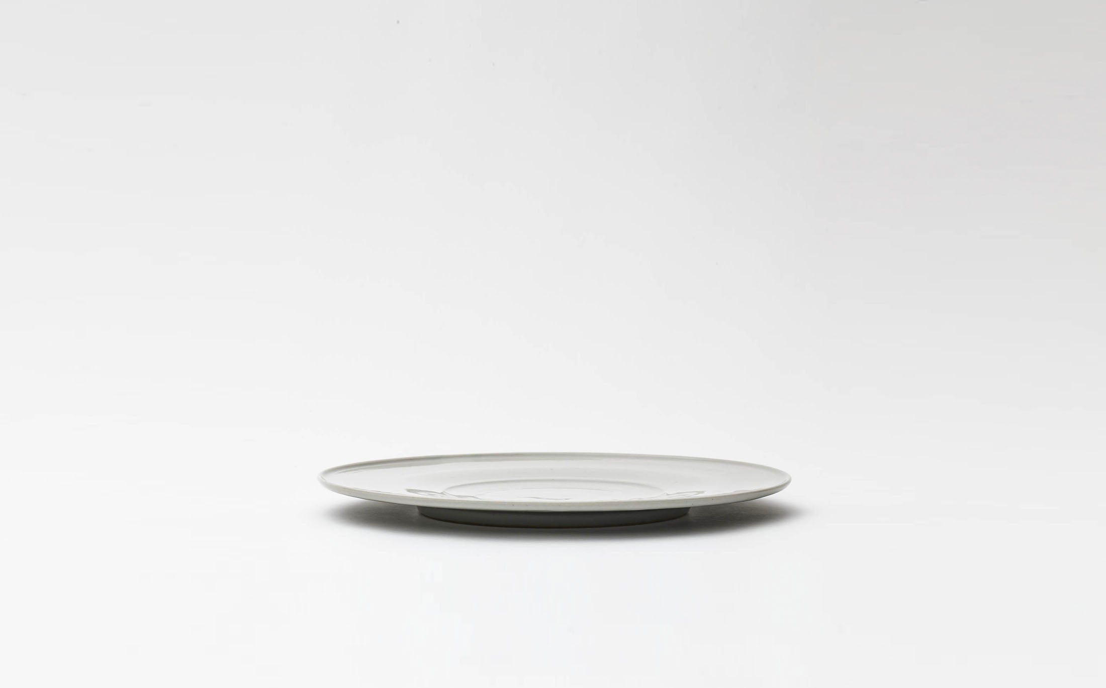 Miyuki Koizumi - Ceramic White - Rim Plate L