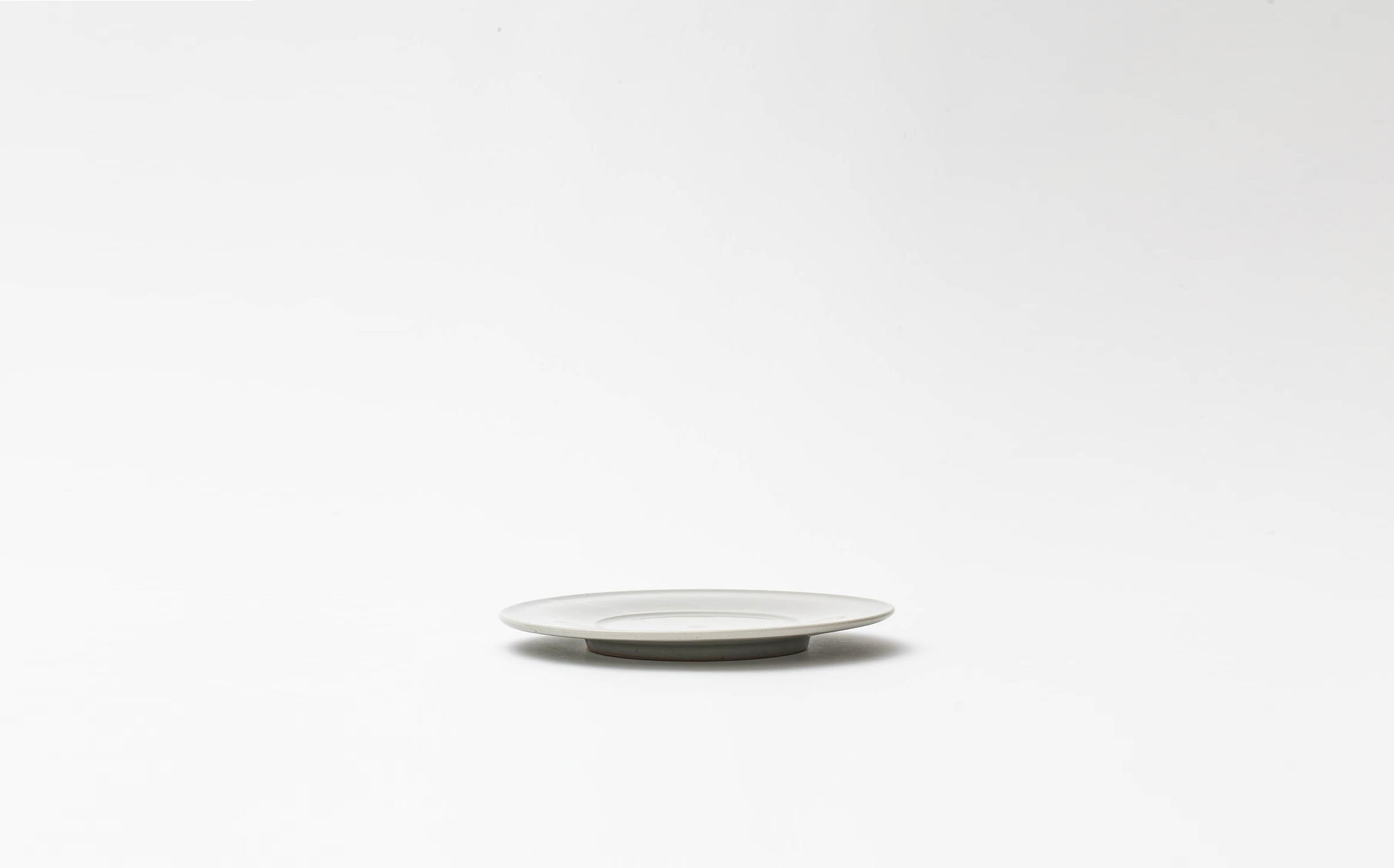 Miyuki Koizumi - Ceramic White - Rim Plate SS