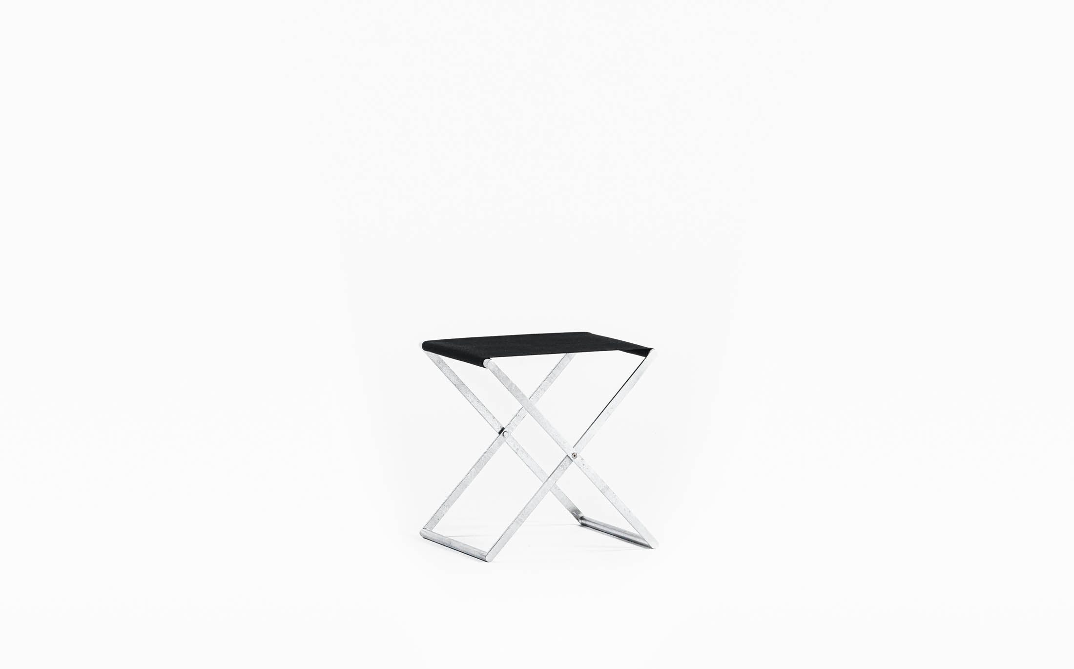 Serpentine gallery stool #Seat materials_fabric - black