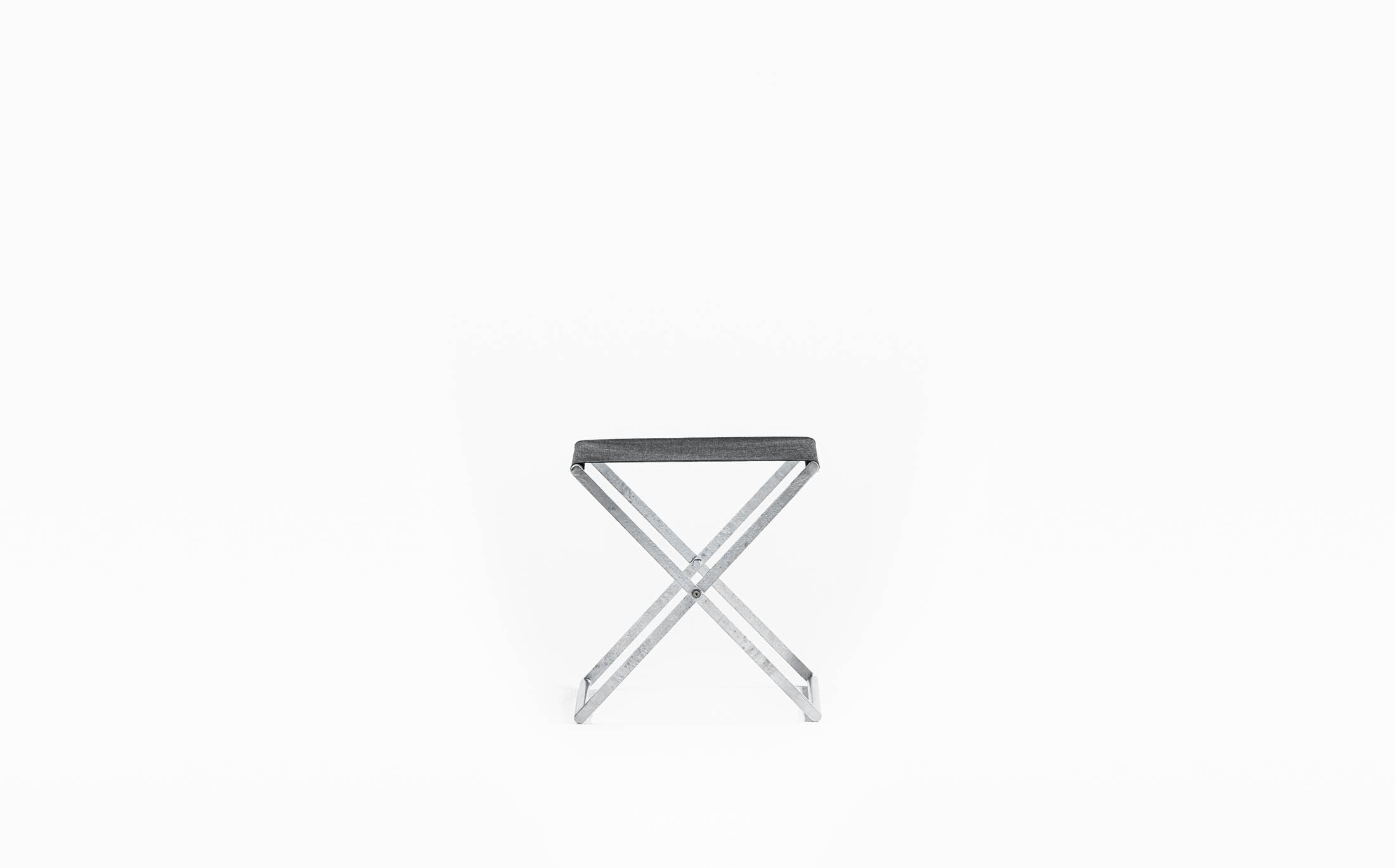 Serpentine gallery stool #Seat materials_fabric - slate